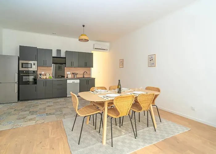 Central, Calme Et Charmant - 6 Places